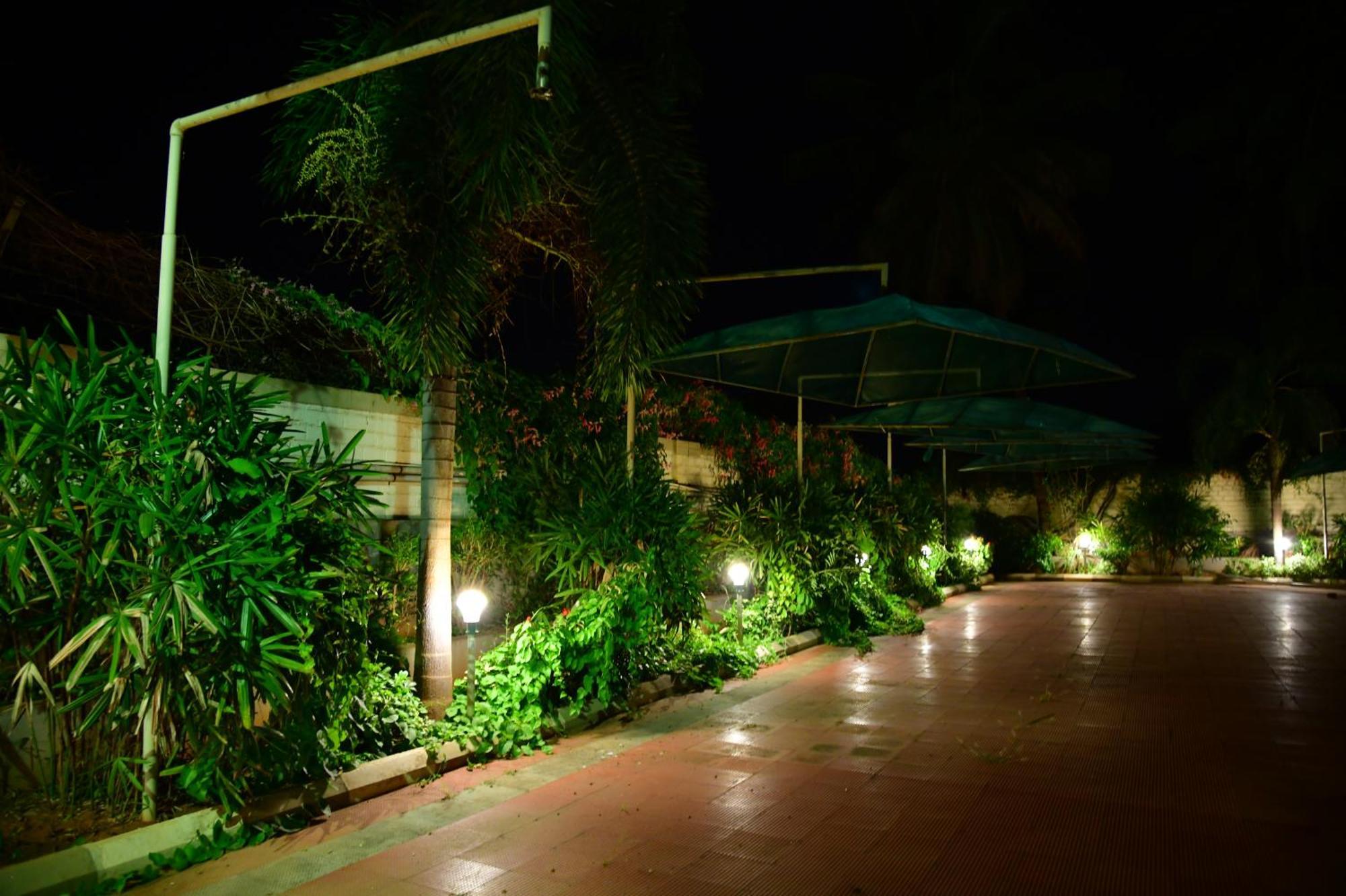 Nijaguna Resorts Chāmrājnagar Dış mekan fotoğraf