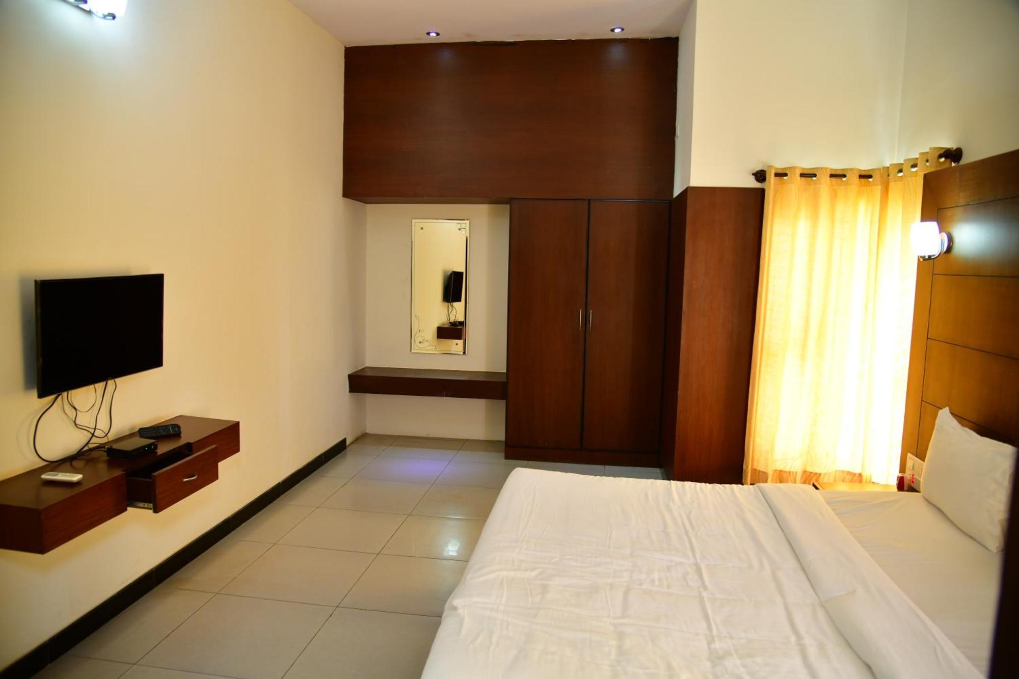 Nijaguna Resorts Chāmrājnagar Dış mekan fotoğraf
