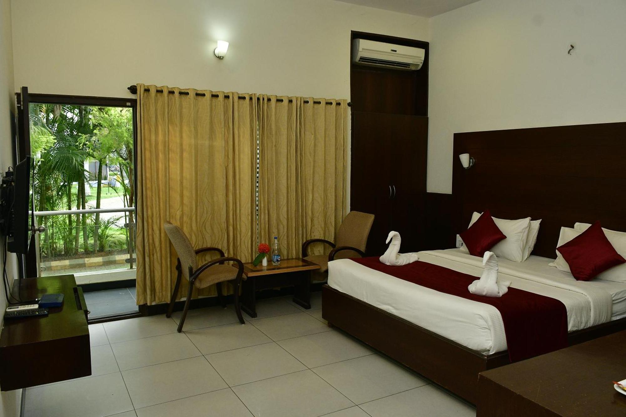 Nijaguna Resorts Chāmrājnagar Dış mekan fotoğraf