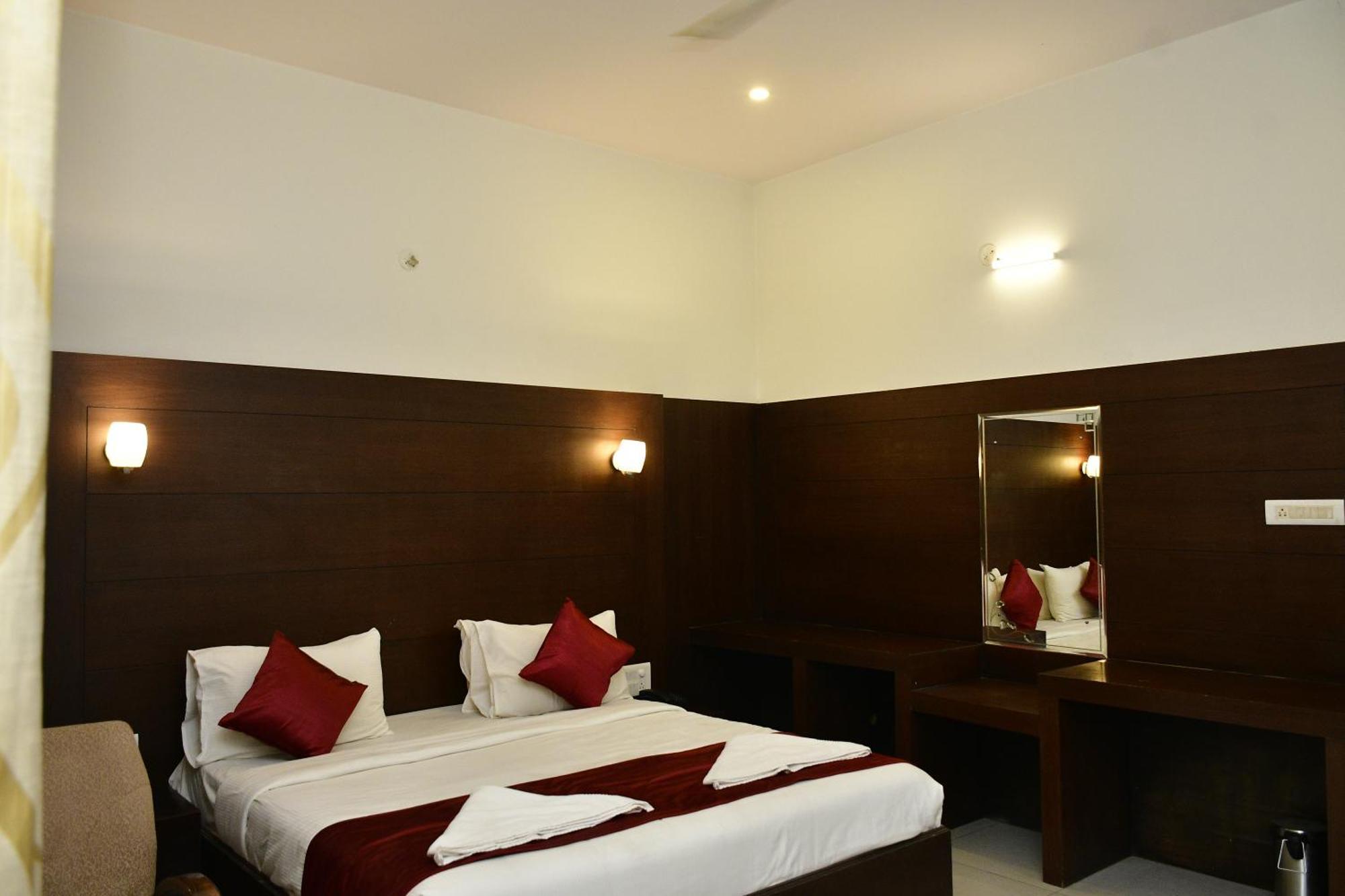 Nijaguna Resorts Chāmrājnagar Dış mekan fotoğraf